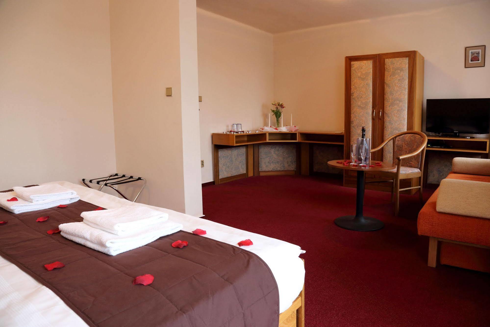 Resort Hotel Zvikov Zvíkovské Podhradí Bagian luar foto